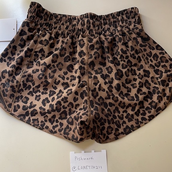 Lululemon Leopard Print Hotty Hot Shorts 2.5" - Picture 4 of 6